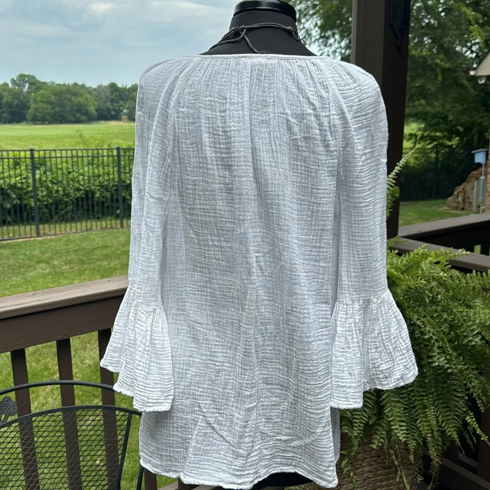 Like New white gauze tunic top w/ bell sleeves - Large - Flowy & oh so cool! 😎 - Picture 5 of 7